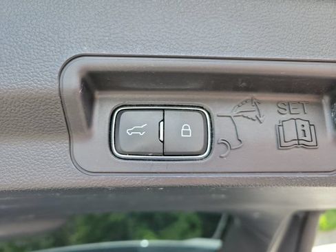 Used 2022 Ford Explorer XLT RWD image 26