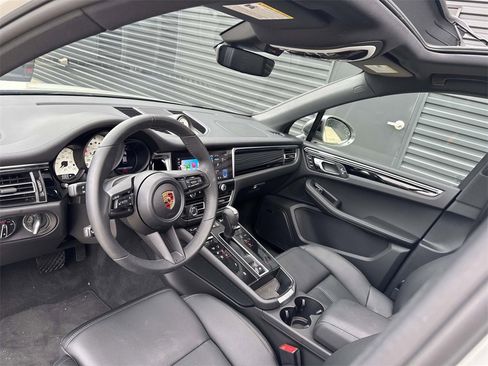 Used 2025 Porsche Macan Turbo image 4