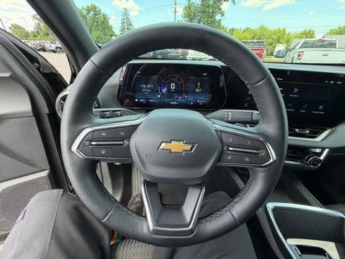 Used 2026 Chevrolet Equinox LT AWD/4WD image 8