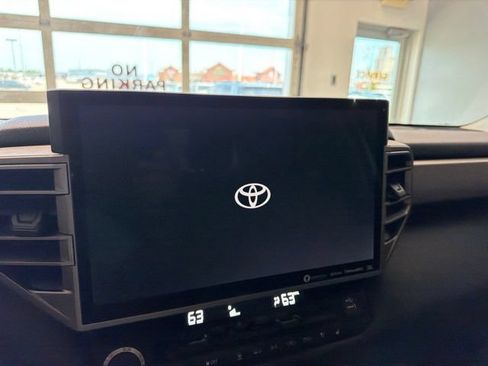 Used 2022 Toyota Tundra Limited w/ Power Package AWD/4WD image 42