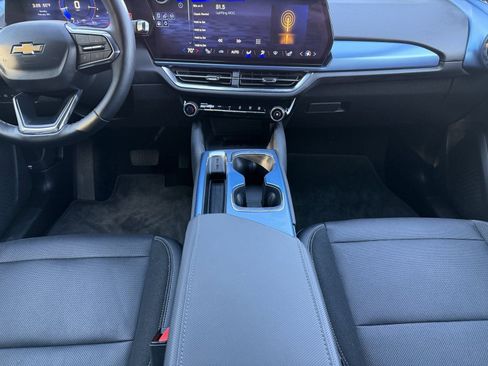 Used 2025 Chevrolet Equinox EV LT w/ Convenience Package image 19