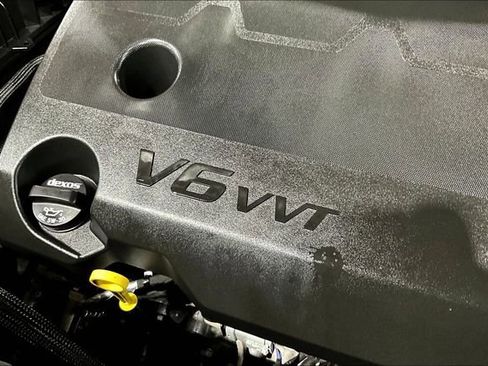 Used 2023 Chevrolet Traverse RS FWD image 30