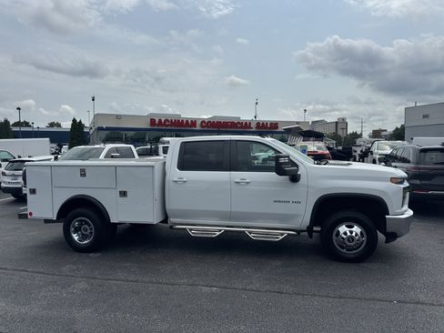 Used 2023 Chevrolet Silverado 3500 LT w/ Snow Plow Prep/Camper Package AWD/4WD image 2