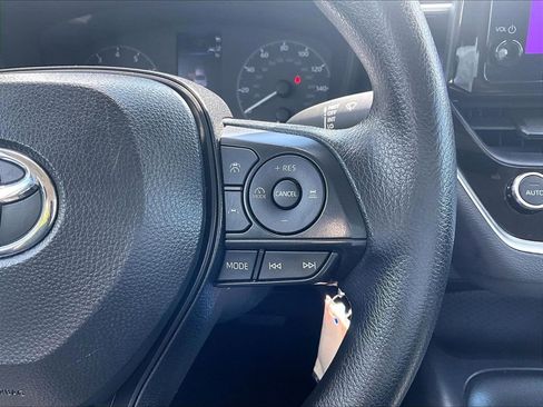 Used 2025 Toyota Corolla LE FWD image 24