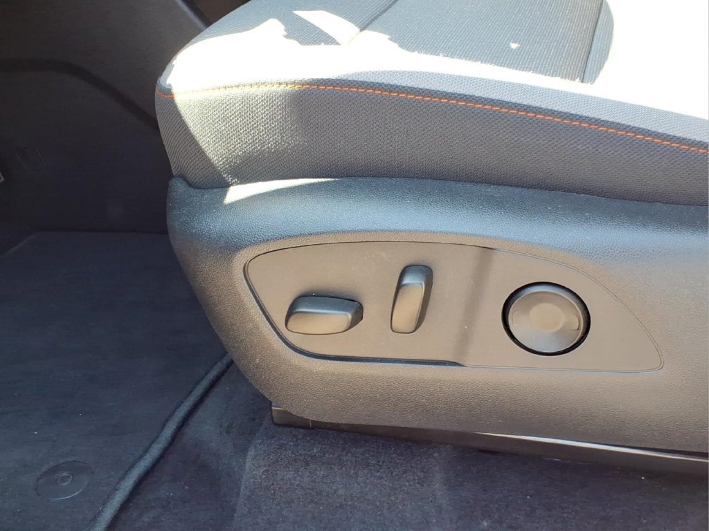 Certified 2025 Chevrolet Traverse LT FWD image 15