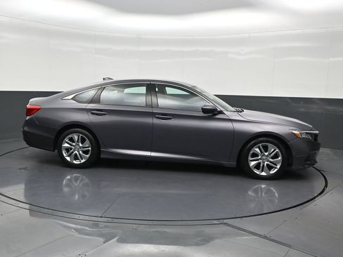 Used 2018 Honda Accord LX image 6