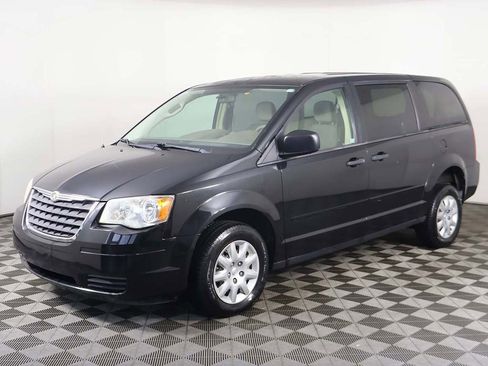 Used 2008 Chrysler Town & Country LX image 3