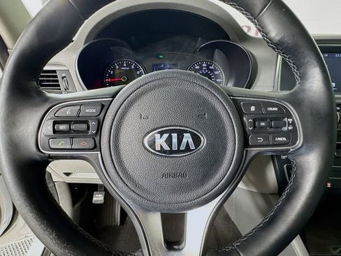 Used 2018 Kia Optima EX w/ Premium Package image 13