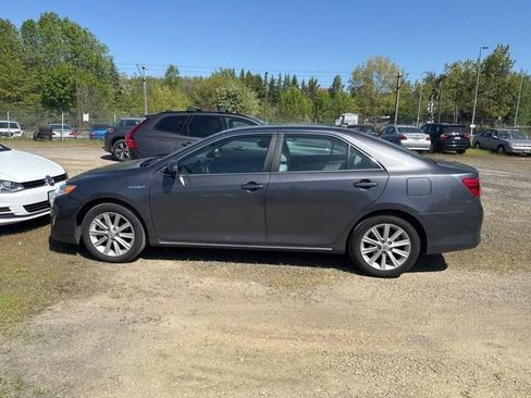 Used 2013 Toyota Camry XLE w/ Leather Pkg FWD image 3