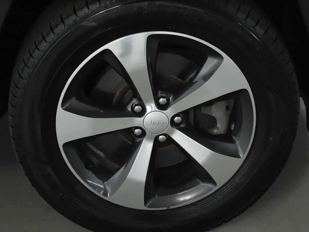 Used 2019 Jeep Cherokee Limited AWD/4WD image 10