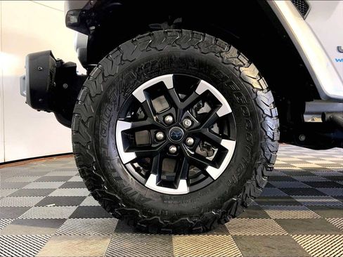Used 2024 Jeep Wrangler Unlimited Rubicon 4xe AWD/4WD image 11