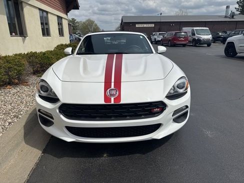 Used 2019 FIAT 124 Spider Classica w/ Technology Group RWD image 4