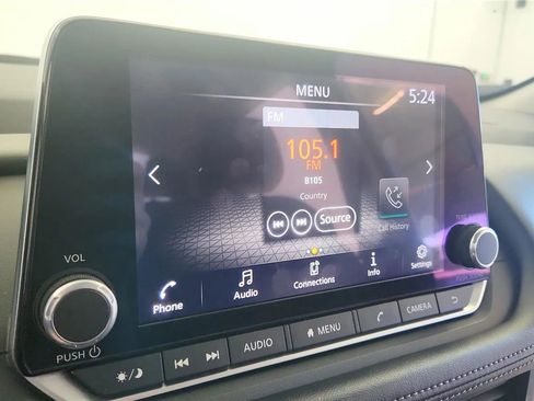Used 2024 Nissan Rogue S FWD image 28