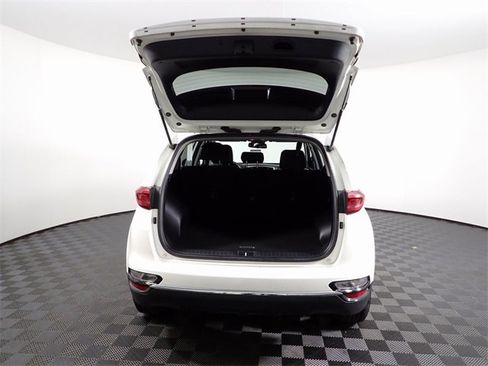 Used 2022 Kia Sportage LX image 11