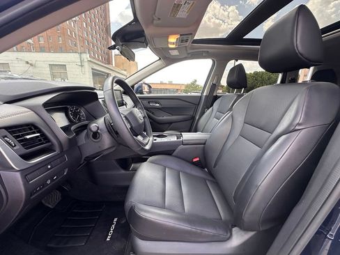 Certified 2025 Nissan Rogue SV w/ SV Premium Package FWD image 8