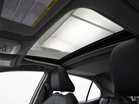 Used 2023 Toyota Camry SE w/ Cold Weather Package image 3