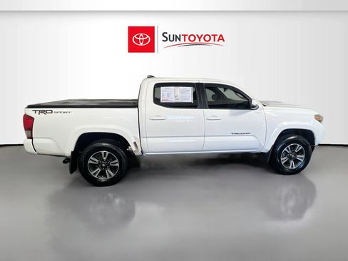Used 2017 Toyota Tacoma TRD Sport image 2