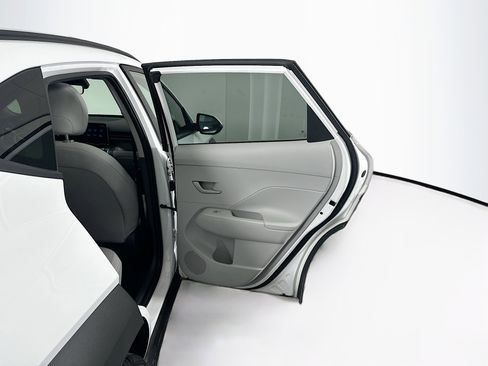 Used 2025 Hyundai Kona SEL FWD image 30