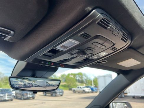 Used 2024 GMC Yukon Denali Ultimate AWD/4WD image 15