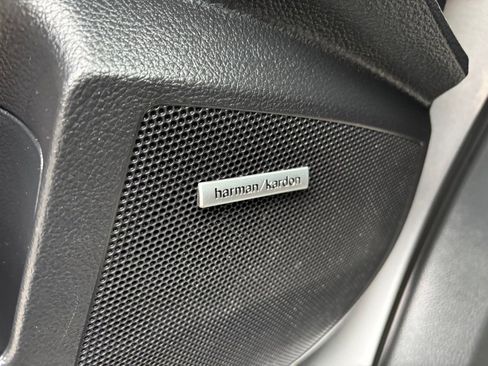 Used 2011 Subaru Outback 2.5i Limited image 11