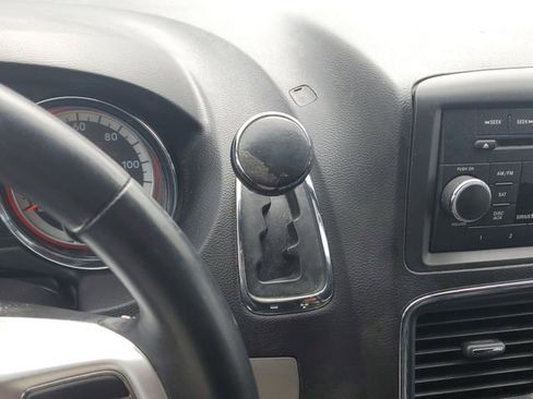 Used 2016 Dodge Grand Caravan SXT FWD image 25