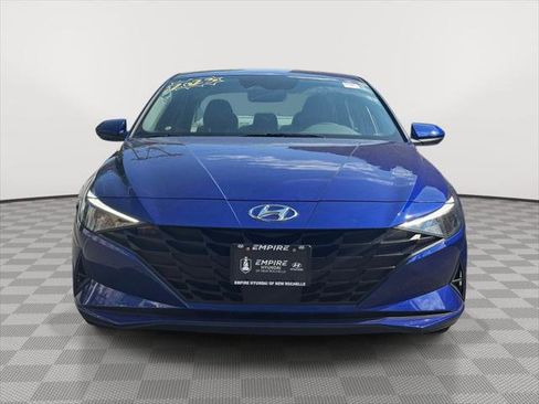 Used 2023 Hyundai Elantra SEL w/ Convenience Package FWD image 2