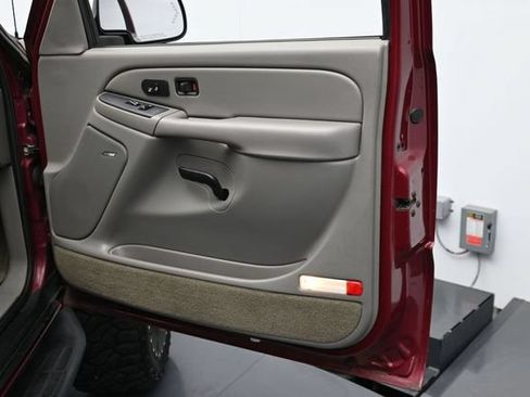 Used 2004 Chevrolet Suburban LT w/ Preferred Equipment Group RWD image 30