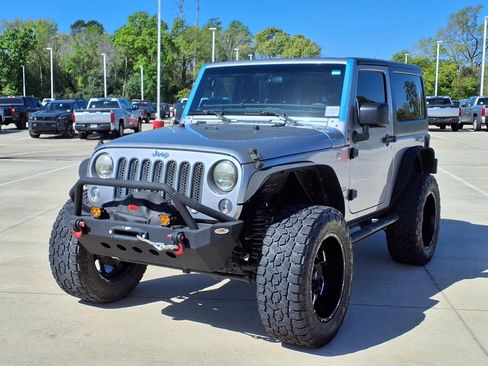 Used 2018 Jeep Wrangler Sport image 3