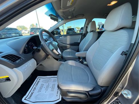 Used 2015 Hyundai Accent GLS image 9