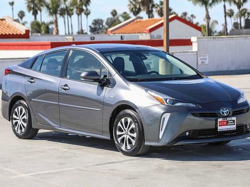 Used 2020 Toyota Prius LE image 4