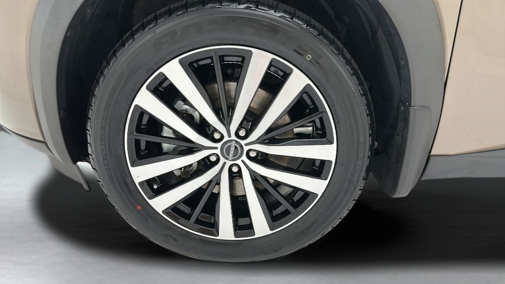 Used 2024 Nissan Pathfinder Platinum AWD/4WD image 9