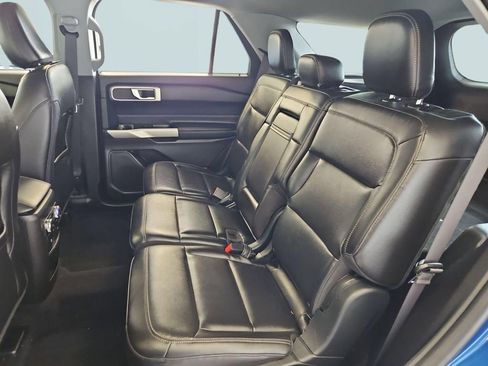 Used 2021 Ford Explorer XLT w/ Equipment Group 202A AWD/4WD image 23