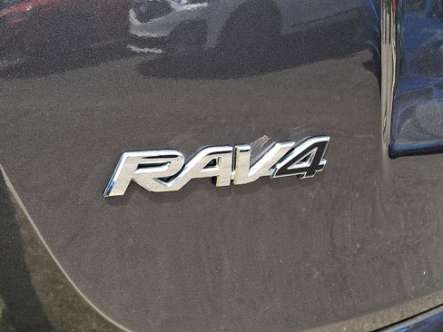 Used 2018 Toyota RAV4 XLE AWD/4WD image 31