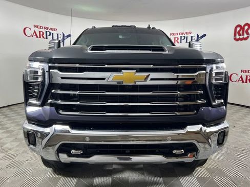 Used 2024 Chevrolet Silverado 3500 LTZ w/ LTZ Premium Package image 2