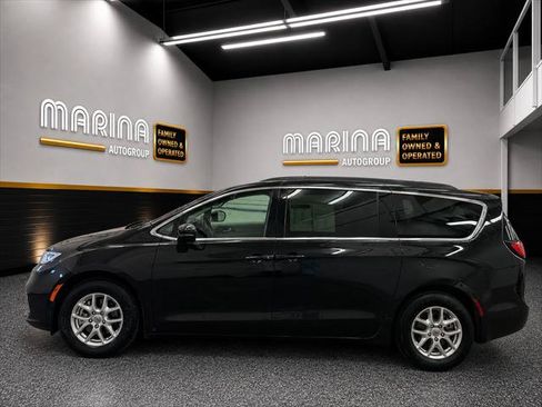 Certified 2022 Chrysler Pacifica Touring-L FWD image 11