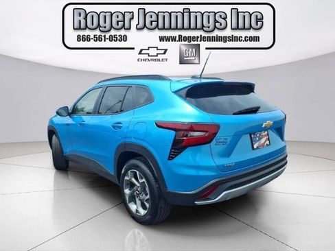 Used 2026 Chevrolet Trax LT w/ Driver Confidence Package FWD image 3