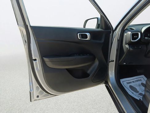 Used 2023 Hyundai Venue SEL w/ Cargo Package FWD image 16