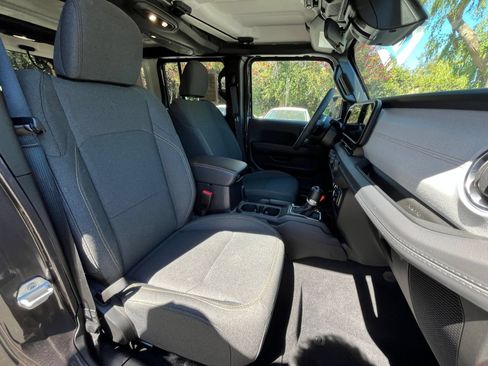 Used 2025 Jeep Wrangler Unlimited Sahara AWD/4WD image 36