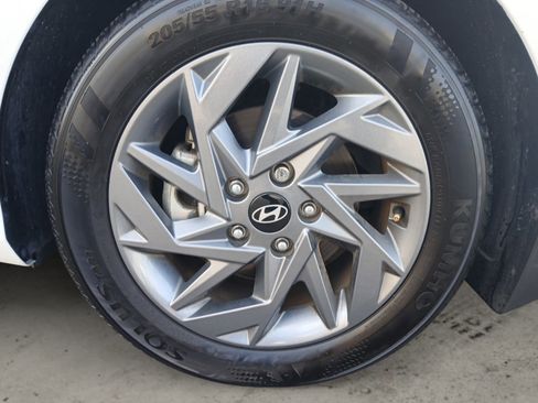 Certified 2024 Hyundai Elantra SEL image 14