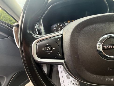 Used 2019 Volvo XC60 T6 Momentum w/ Multimedia Package AWD/4WD image 14