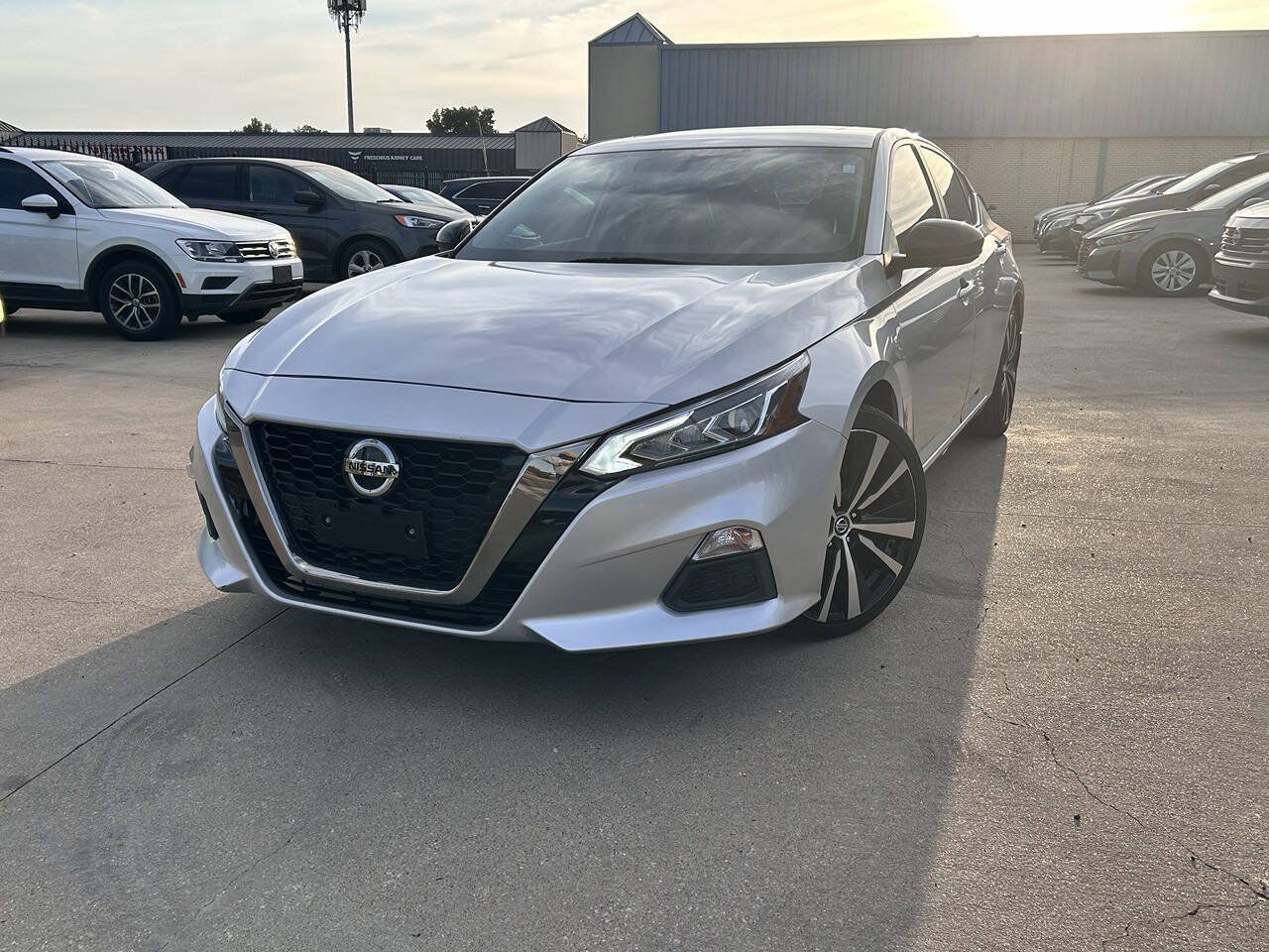 Used 2019 Nissan Altima 2.5 SR w/ SR Premium Package FWD image 1