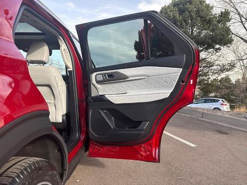 Certified 2025 Ford Explorer Platinum w/ Ultimate Package image 27