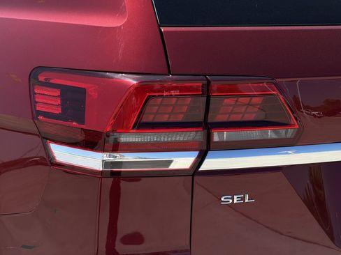 Used 2019 Volkswagen Atlas SEL R-Line FWD image 11