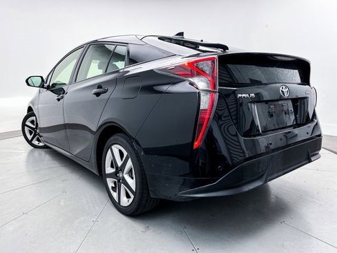 Used 2018 Toyota Prius Three Touring image 2