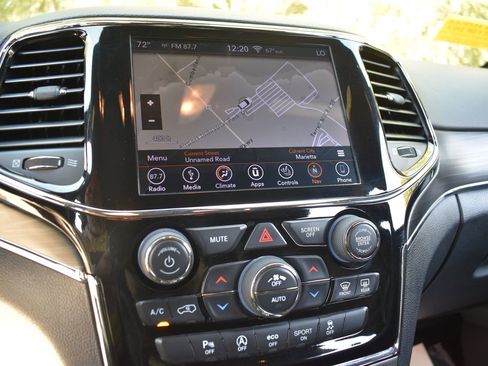 Used 2019 Jeep Grand Cherokee Limited image 17