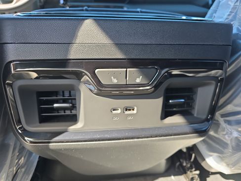 New 2026 GMC Sierra 2500 AT4 w/ AT4 Premium Plus Package AWD/4WD image 15
