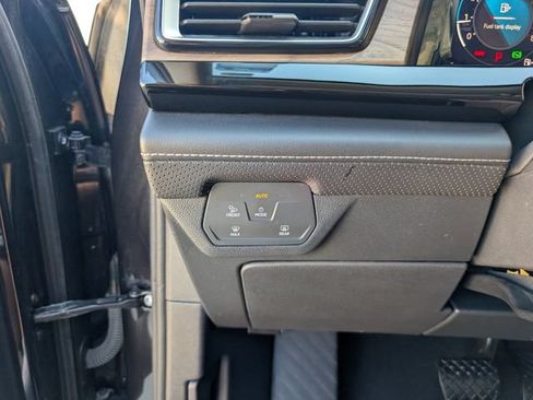 Used 2025 Volkswagen Atlas SE FWD image 11