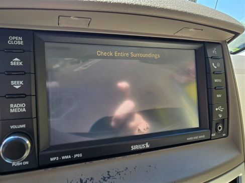 Used 2008 Chrysler Town & Country Limited w/ Trailer Tow Group FWD image 38