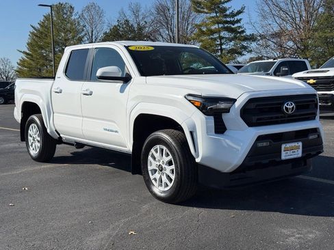 Used 2025 Toyota Tacoma SR5 image 2