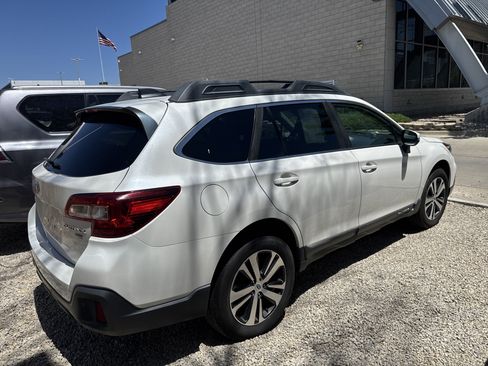 Used 2019 Subaru Outback 2.5i Limited AWD/4WD image 3